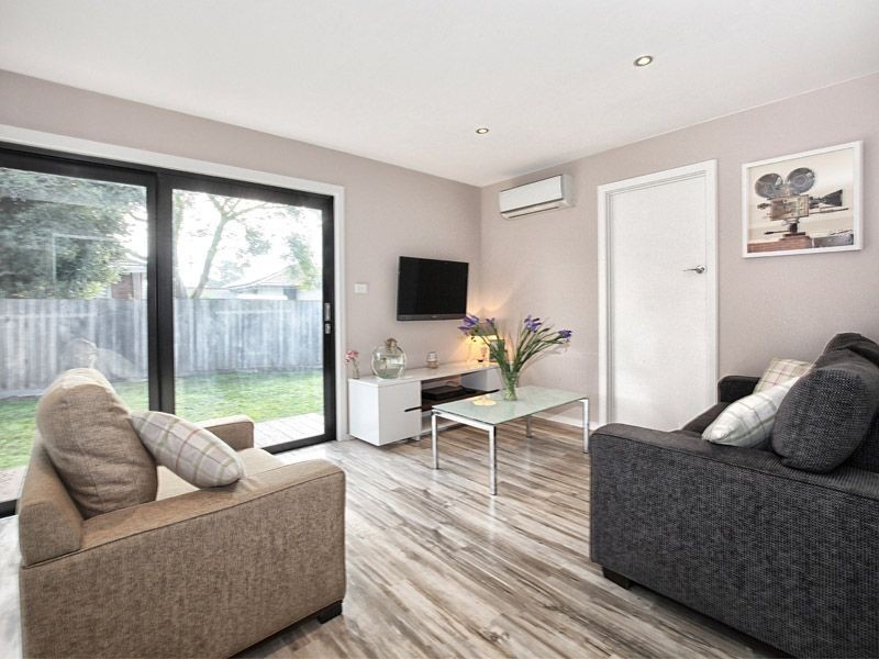 18 Windermere Crescent, Gladstone Park VIC 3043