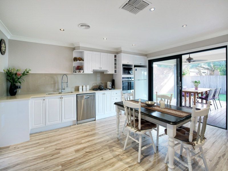 18 Windermere Crescent, Gladstone Park VIC 3043