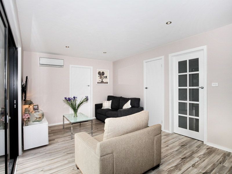 18 Windermere Crescent, Gladstone Park VIC 3043