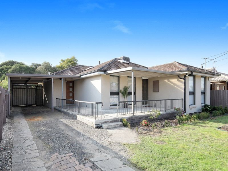 18 Windermere Crescent, Gladstone Park VIC 3043