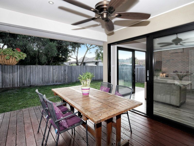 18 Windermere Crescent, Gladstone Park VIC 3043