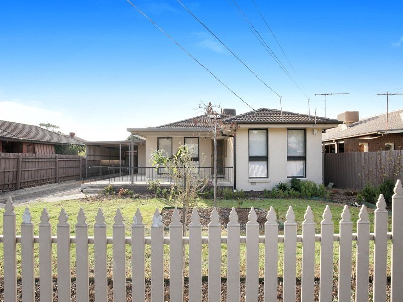18 Windermere Crescent, Gladstone Park VIC 3043