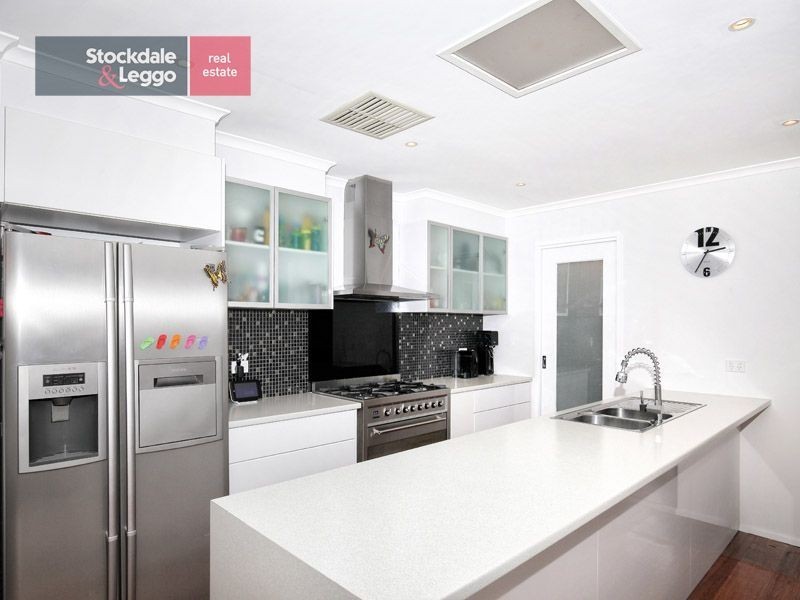 14 Rudstone Bend, Greenvale VIC 3059