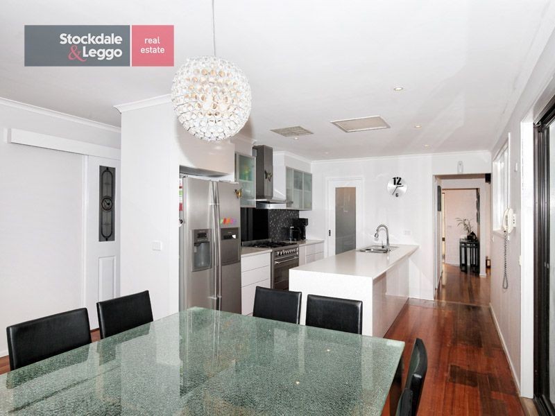 14 Rudstone Bend, Greenvale VIC 3059
