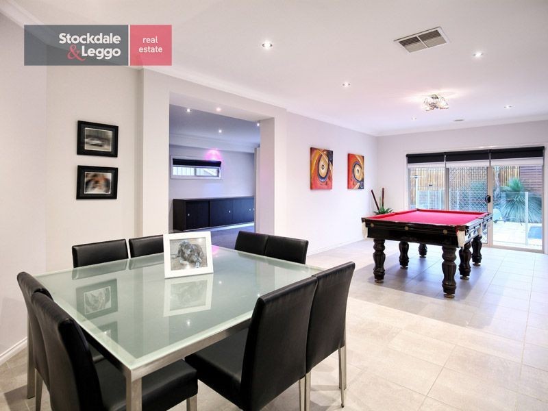 22 Trumpington Terrace, Attwood VIC 3049