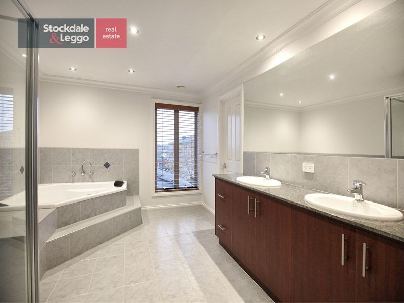 22 Trumpington Terrace, Attwood VIC 3049