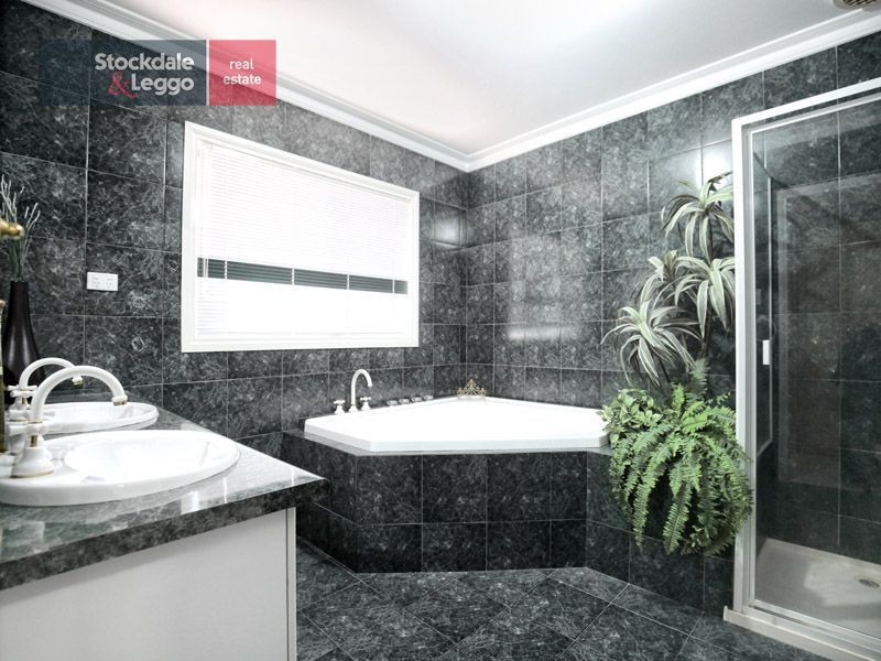 49 Arncliffe Boulevard, Greenvale VIC 3059