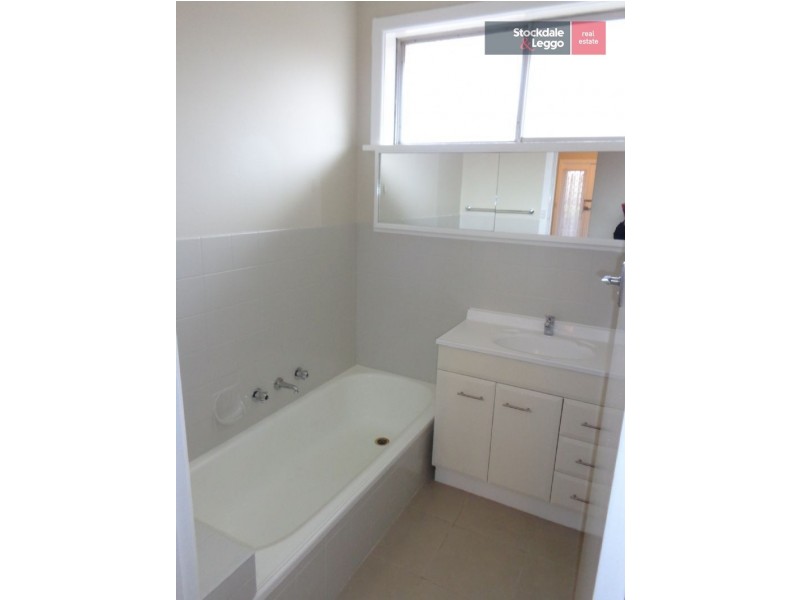 2/13 Arnold Court, Pascoe Vale VIC 3044