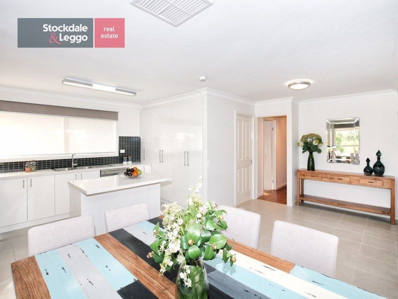 9 Davidson Court, Attwood VIC 3049