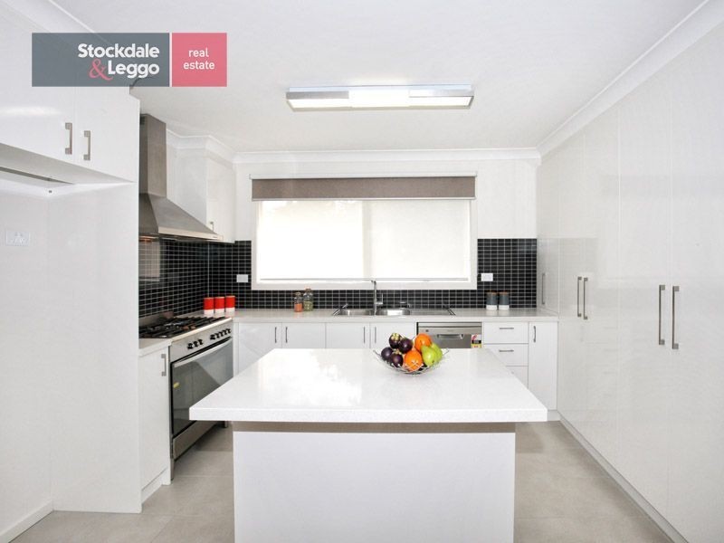 9 Davidson Court, Attwood VIC 3049