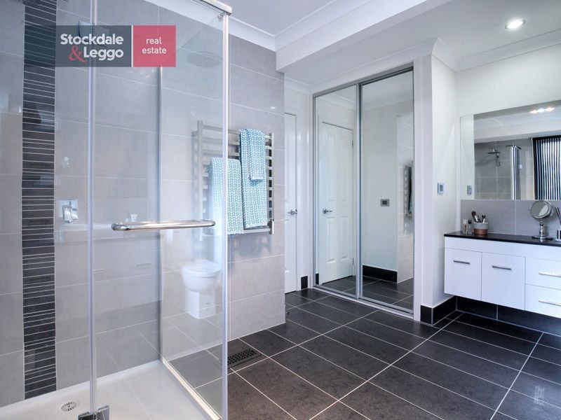 9 Davidson Court, Attwood VIC 3049