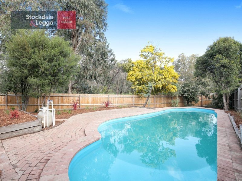9 Davidson Court, Attwood VIC 3049