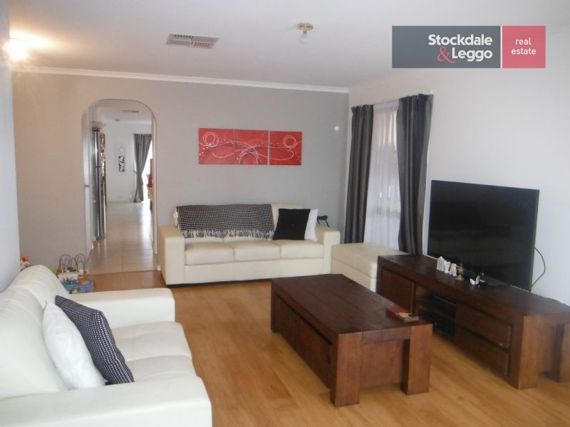 6 Dodd Place, Roxburgh Park VIC 3064