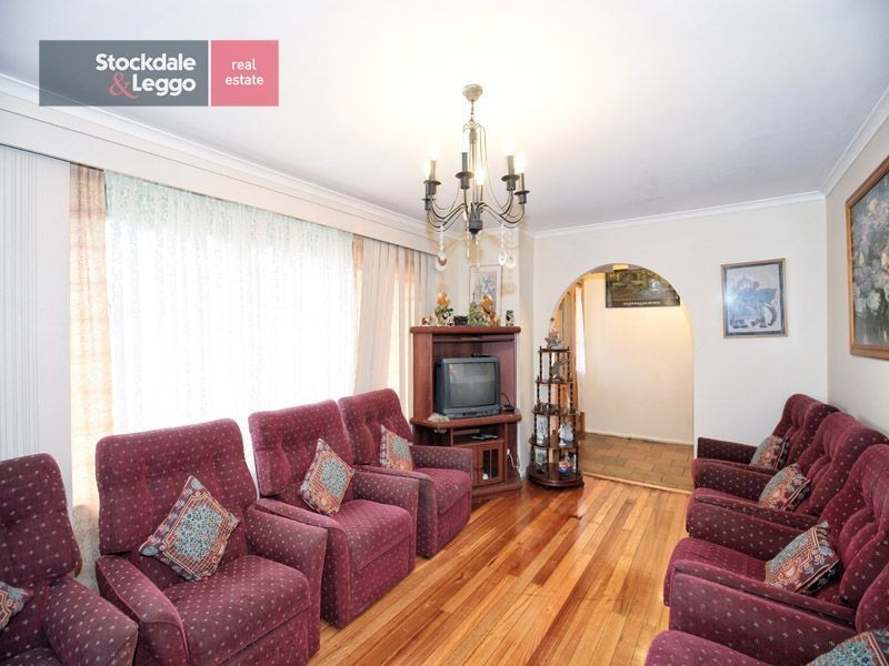 2 Redwood Court, Gladstone Park VIC 3043