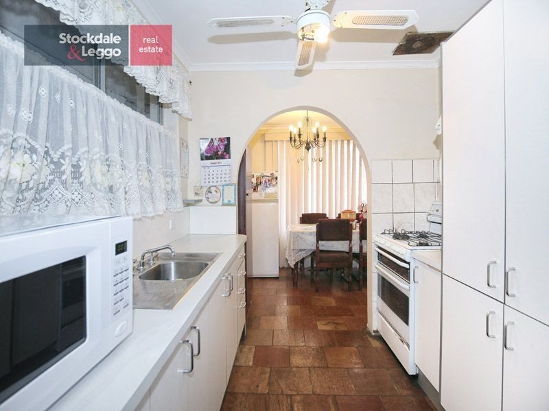 2 Redwood Court, Gladstone Park VIC 3043