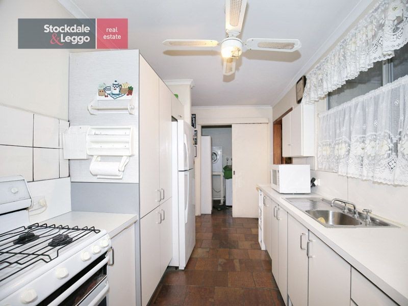 2 Redwood Court, Gladstone Park VIC 3043