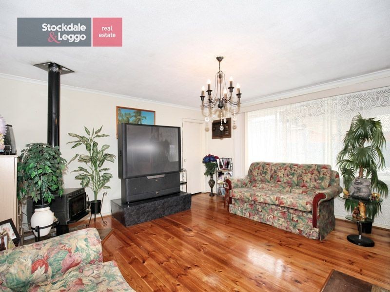 2 Redwood Court, Gladstone Park VIC 3043