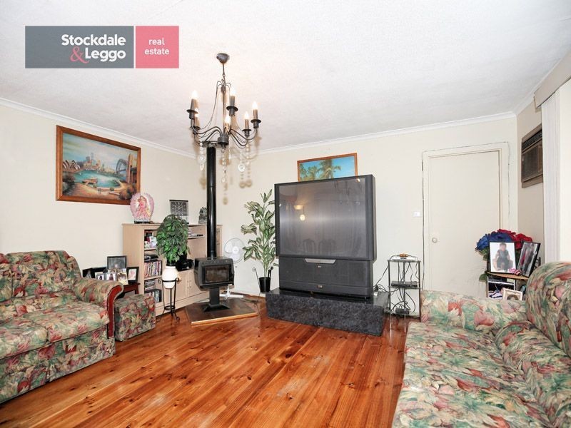 2 Redwood Court, Gladstone Park VIC 3043