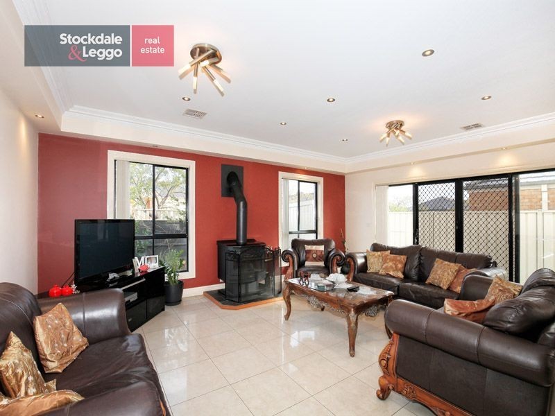 12 Ballybunion Avenue, Craigieburn VIC 3064