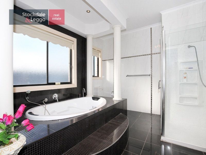 12 Ballybunion Avenue, Craigieburn VIC 3064