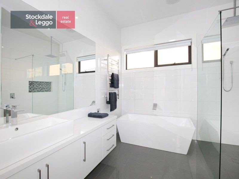 35 Trumpington Terrace, Attwood VIC 3049