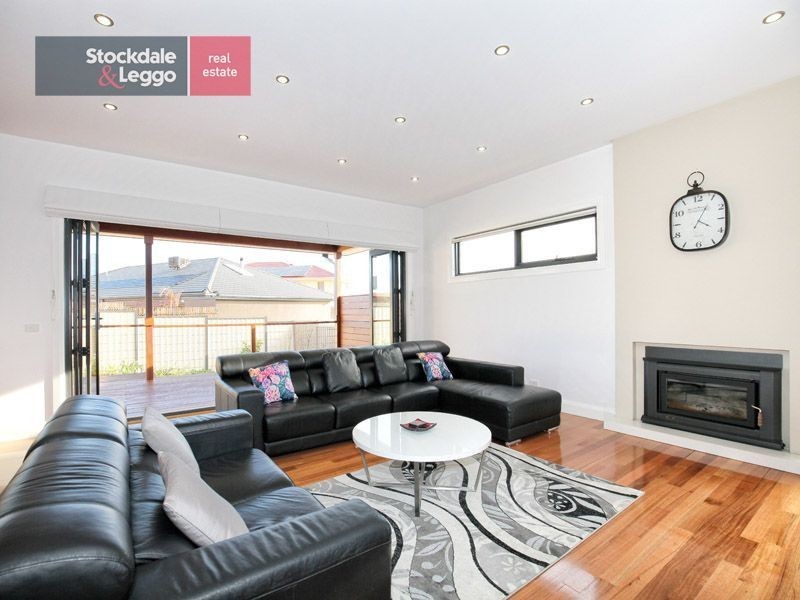 35 Trumpington Terrace, Attwood VIC 3049