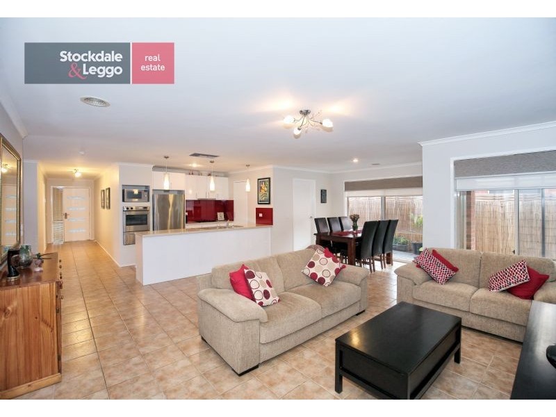 22 Severn Court, Roxburgh Park VIC 3064