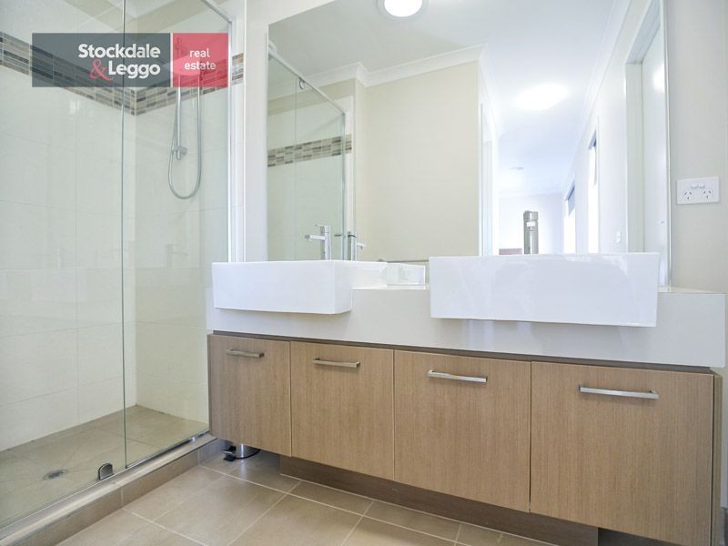 122 Moor Park Drive, Craigieburn VIC 3064