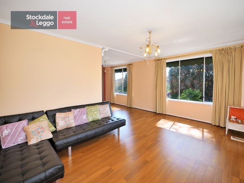 29 Henley Drive, Gladstone Park VIC 3043