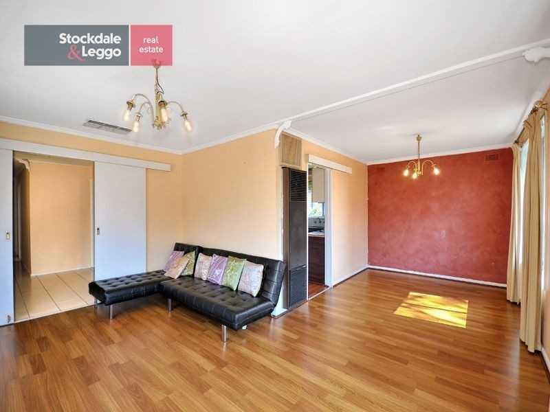 29 Henley Drive, Gladstone Park VIC 3043