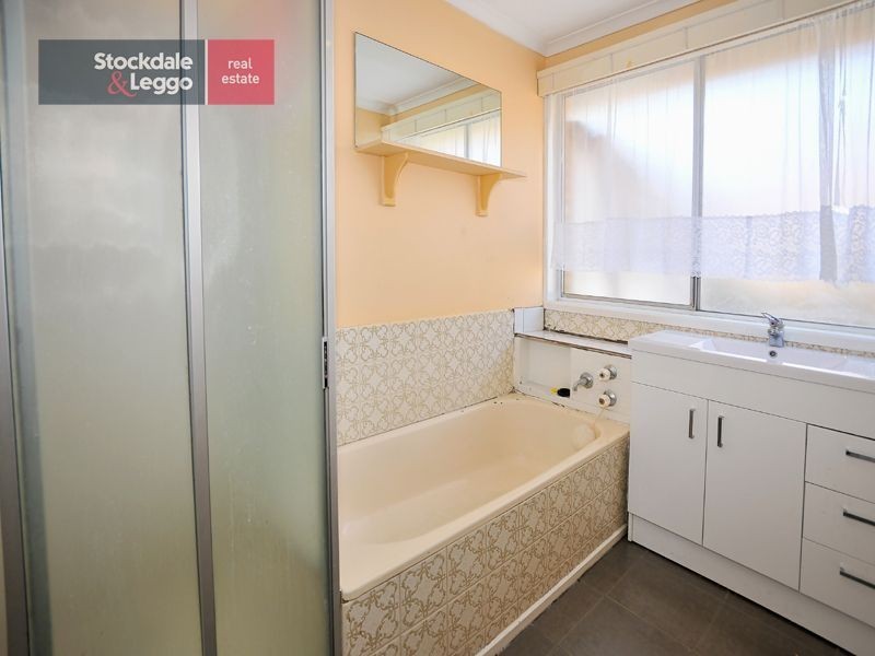 29 Henley Drive, Gladstone Park VIC 3043