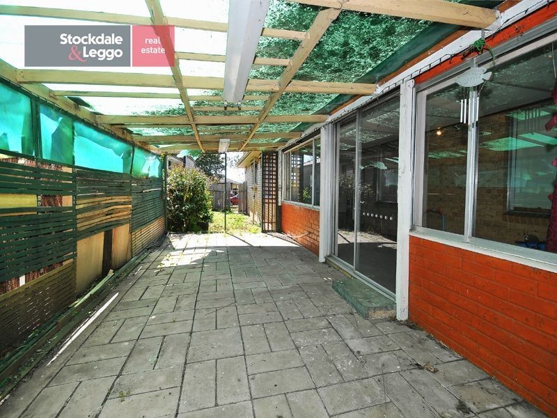 29 Henley Drive, Gladstone Park VIC 3043