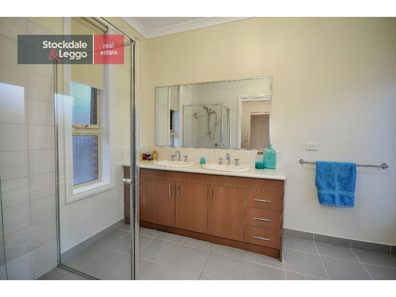 2 Reay Drive, Craigieburn VIC 3064