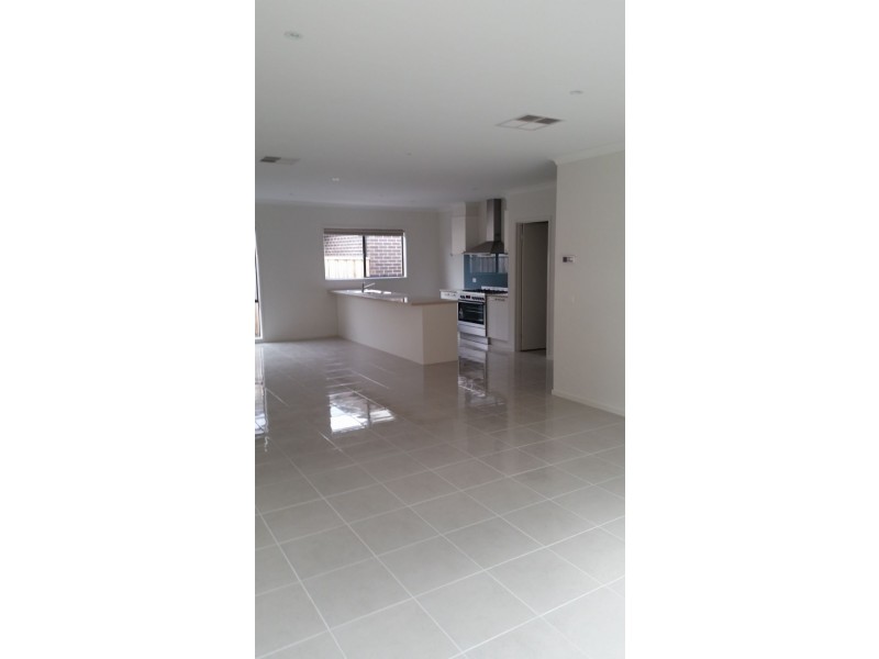 4 Oak Leaf Street, Greenvale VIC 3059