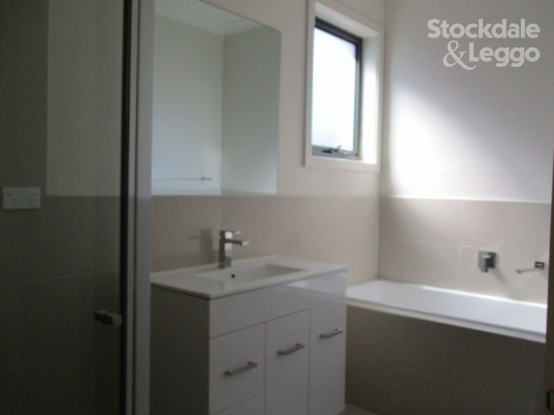 2/4 Avion Place, Westmeadows VIC 3049