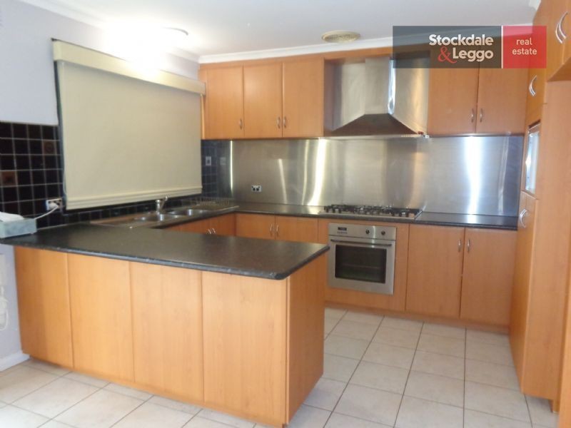 6 Leura Court, Gladstone Park VIC 3043