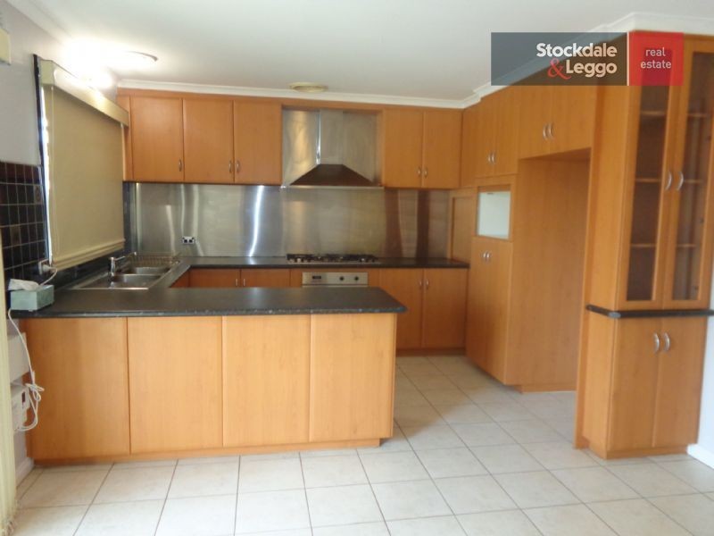 6 Leura Court, Gladstone Park VIC 3043