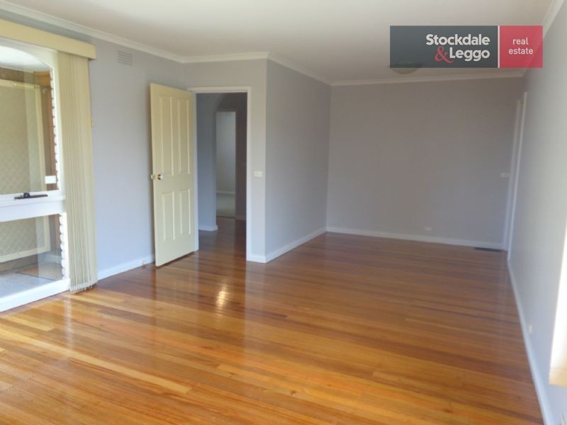 6 Leura Court, Gladstone Park VIC 3043