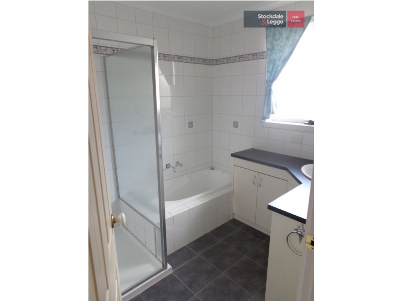 6 Leura Court, Gladstone Park VIC 3043