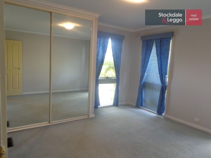 6 Leura Court, Gladstone Park VIC 3043