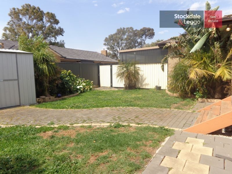 6 Leura Court, Gladstone Park VIC 3043