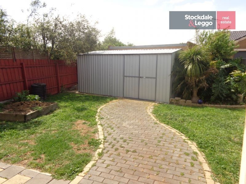 6 Leura Court, Gladstone Park VIC 3043