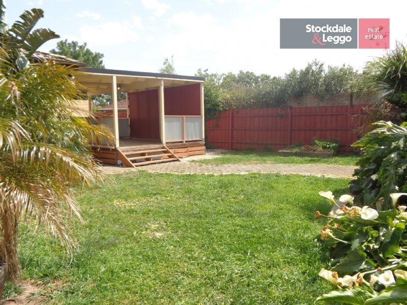 6 Leura Court, Gladstone Park VIC 3043