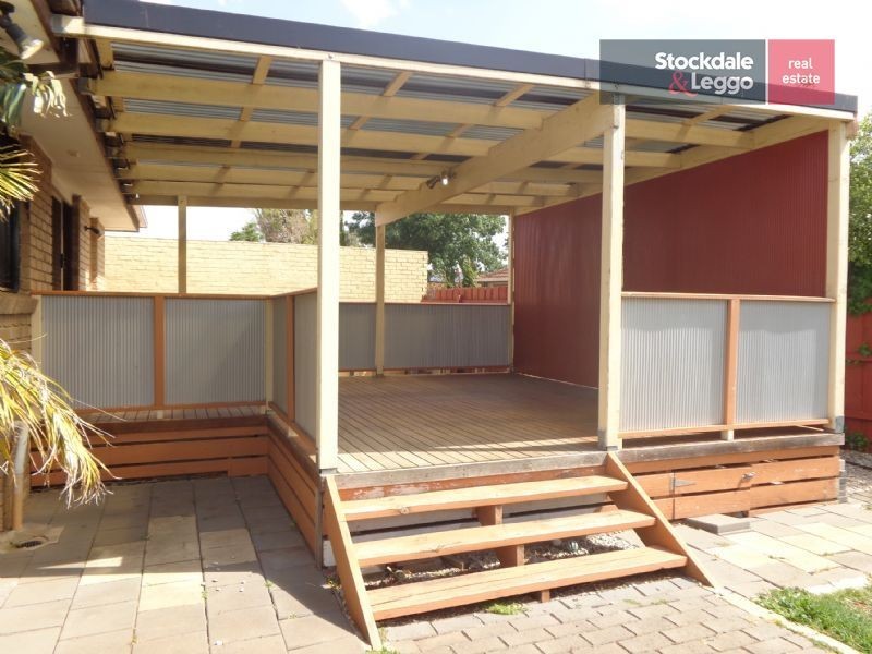 6 Leura Court, Gladstone Park VIC 3043