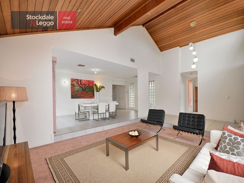 19 Mossgiel Avenue, Greenvale VIC 3059