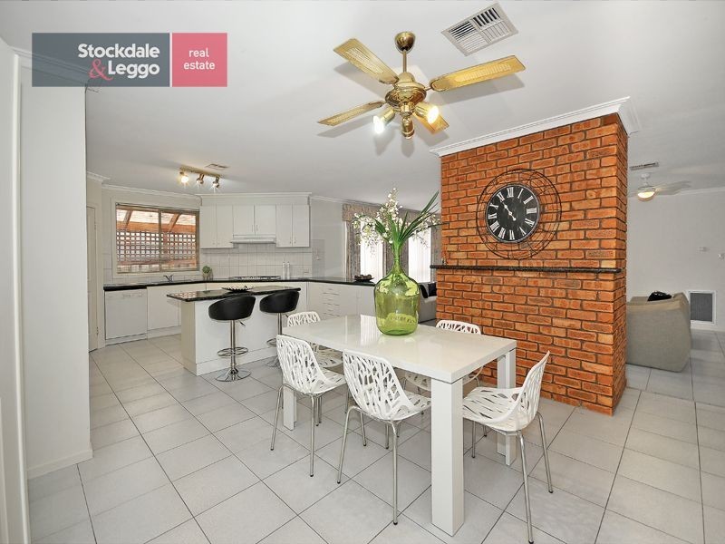 19 Mossgiel Avenue, Greenvale VIC 3059