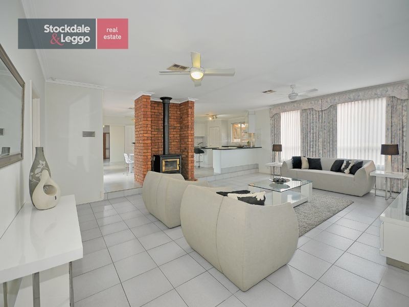 19 Mossgiel Avenue, Greenvale VIC 3059