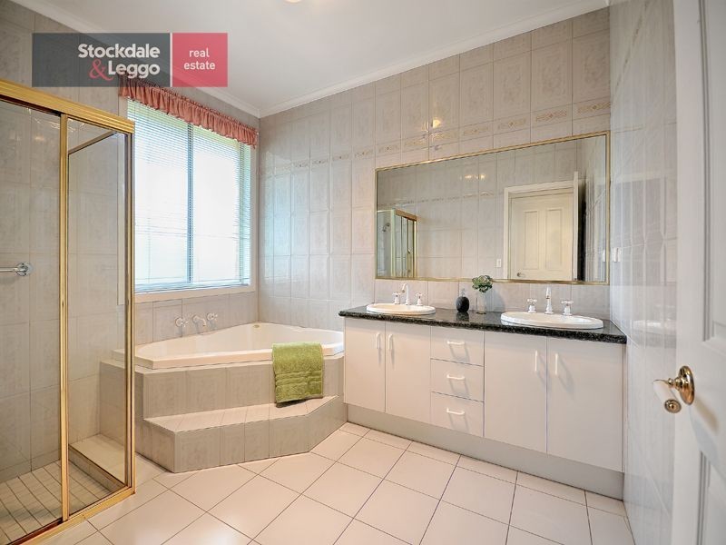 19 Mossgiel Avenue, Greenvale VIC 3059