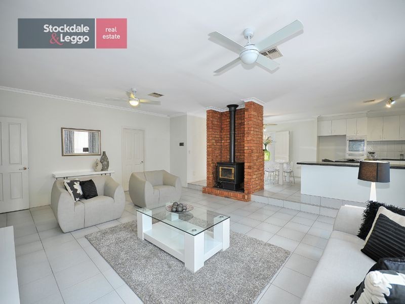 19 Mossgiel Avenue, Greenvale VIC 3059