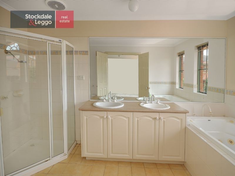 34 The Crest, Attwood VIC 3049